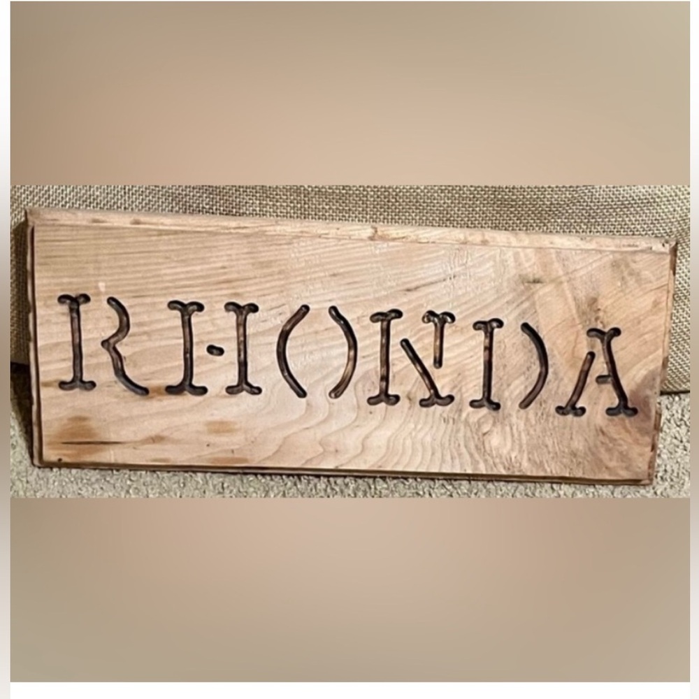 VINTAGE HAND CARVED PERSONALIZED WOOD NAME PLATE - “RHONDA” - 13 x 5 (MINT)